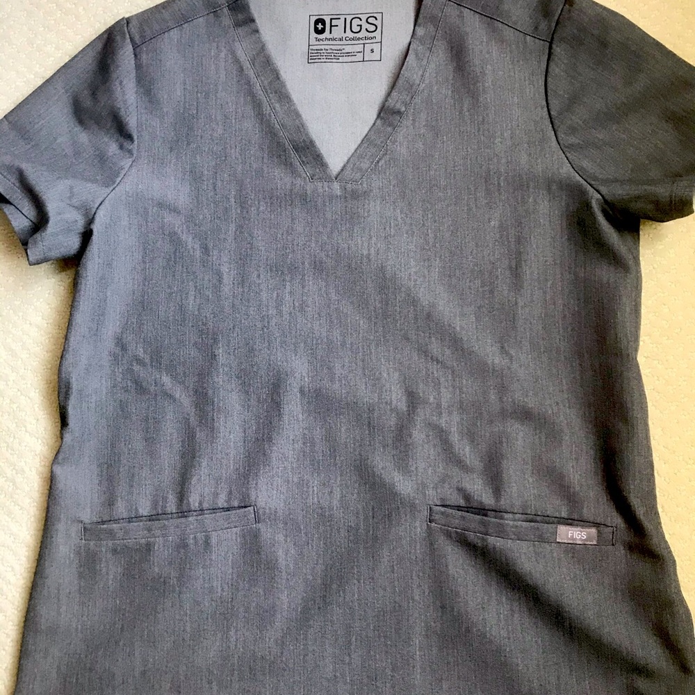 Figs Casma top
